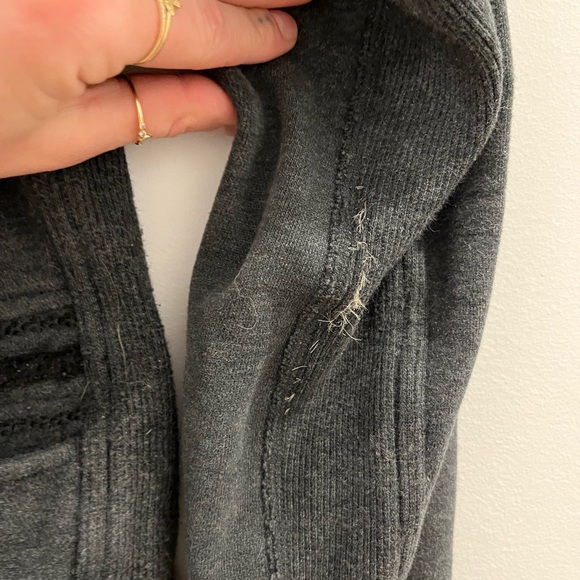 Lululemon sweater - Picture 5 of 9